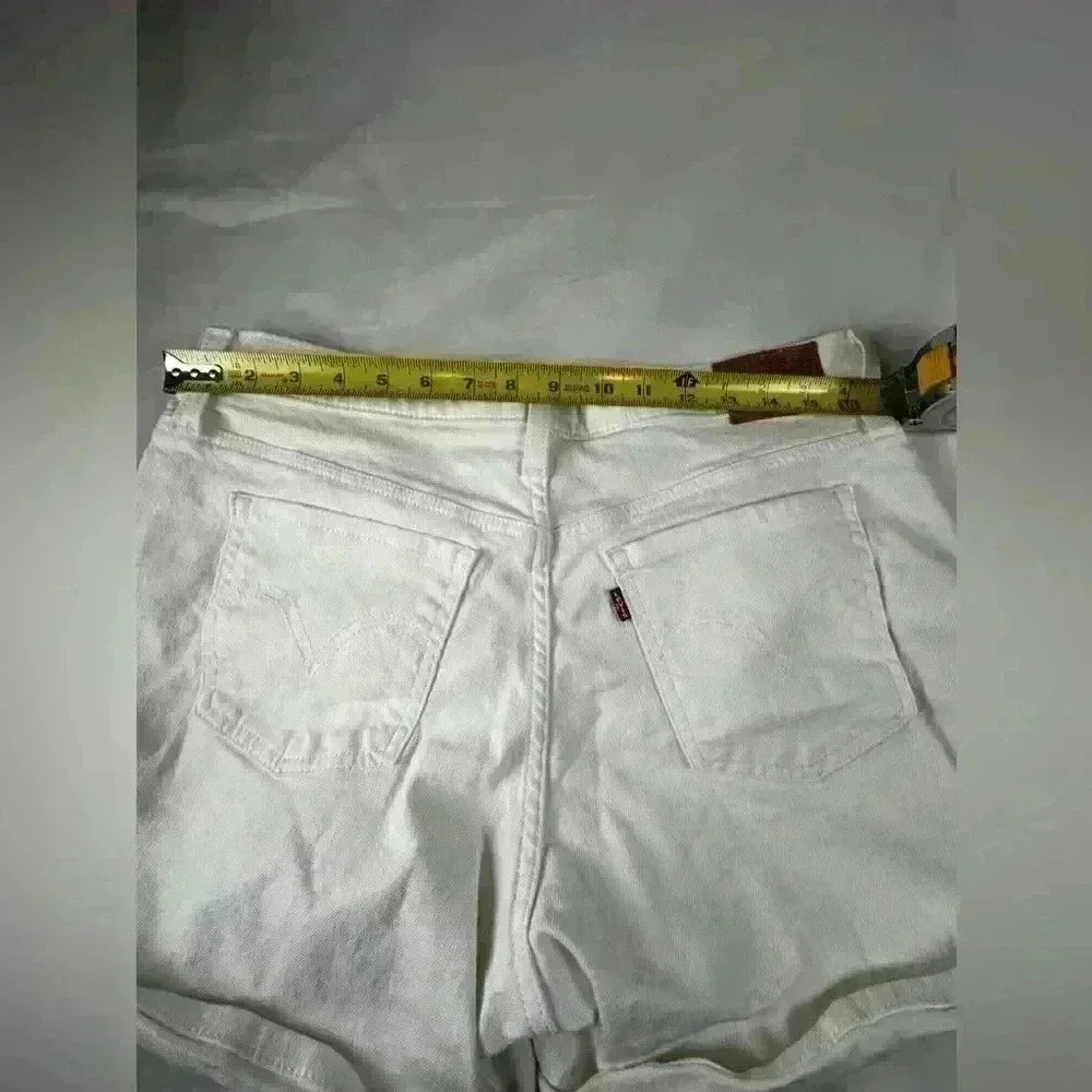 NWOT - Levi Mid Length Women's Jean Shorts - Size 32 (Chalk White) - Picture 5 of 8